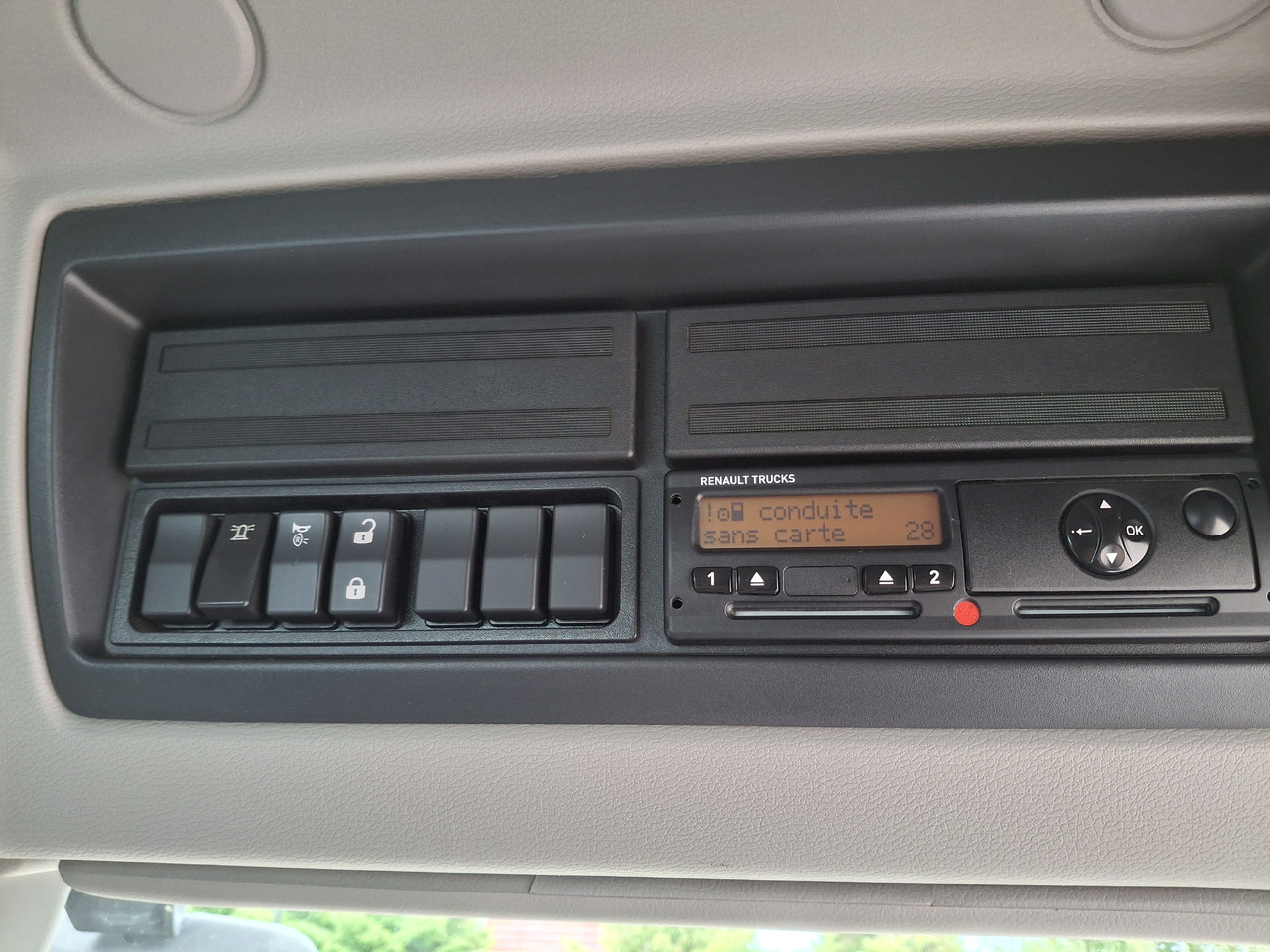 RENAULT Midlum 220 Zamiatarka Johnston VS500 Szczotki L/R Obie Strony Napęd Hydrostatyczny 2012r on lease RENAULT Midlum 220 Zamiatarka Johnston VS500 Szczotki L/R Obie Strony Napęd Hydrostatyczny 2012r: picture 25 RENAULT Midlum 220 Zamiatarka Johnston VS500 Szczotki L/R Obie Strony Napęd Hydrostatyczny 2012r on lease RENAULT Midlum 220 Zamiatarka Johnston VS500 Szczotki L/R Obie Strony Napęd Hydrostatyczny 2012r: picture 25