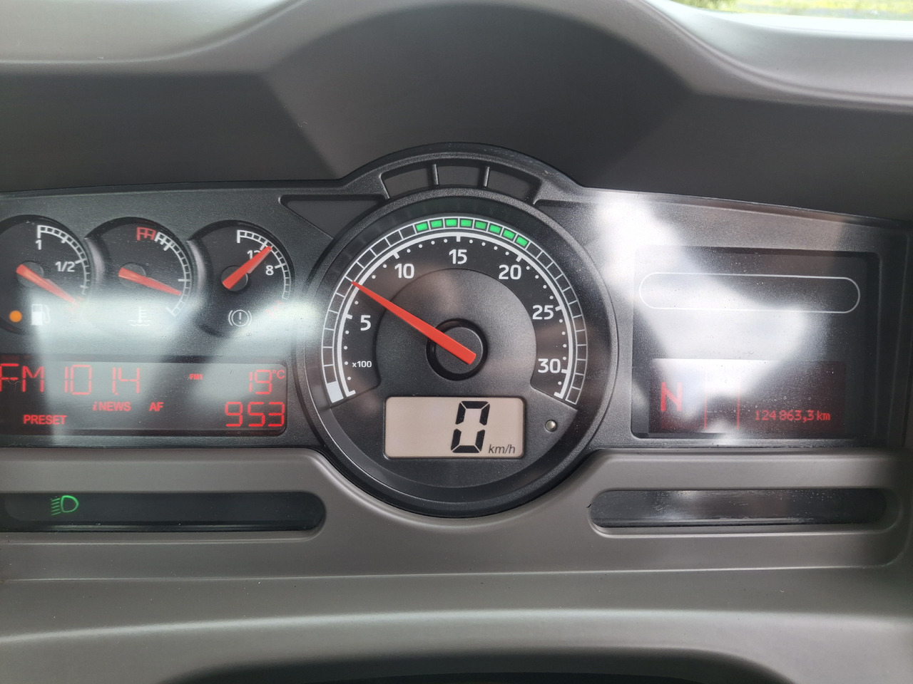 RENAULT Midlum 220 Zamiatarka Johnston VS500 Szczotki L/R Obie Strony Napęd Hydrostatyczny 2012r on lease RENAULT Midlum 220 Zamiatarka Johnston VS500 Szczotki L/R Obie Strony Napęd Hydrostatyczny 2012r: picture 31 RENAULT Midlum 220 Zamiatarka Johnston VS500 Szczotki L/R Obie Strony Napęd Hydrostatyczny 2012r on lease RENAULT Midlum 220 Zamiatarka Johnston VS500 Szczotki L/R Obie Strony Napęd Hydrostatyczny 2012r: picture 31