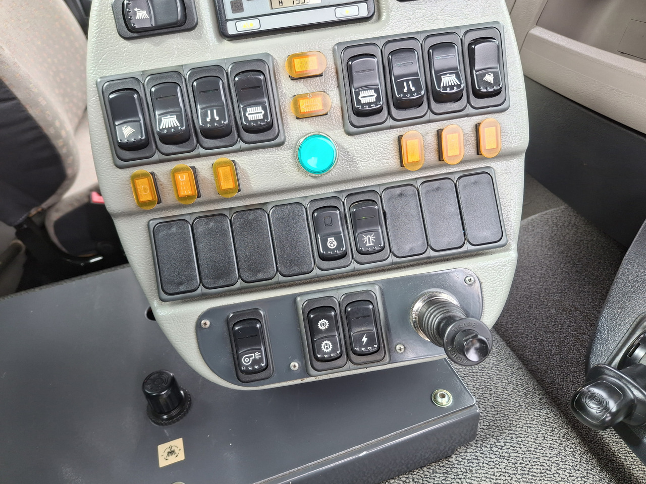 RENAULT Midlum 220 Zamiatarka Johnston VS500 Szczotki L/R Obie Strony Napęd Hydrostatyczny 2012r on lease RENAULT Midlum 220 Zamiatarka Johnston VS500 Szczotki L/R Obie Strony Napęd Hydrostatyczny 2012r: picture 29 RENAULT Midlum 220 Zamiatarka Johnston VS500 Szczotki L/R Obie Strony Napęd Hydrostatyczny 2012r on lease RENAULT Midlum 220 Zamiatarka Johnston VS500 Szczotki L/R Obie Strony Napęd Hydrostatyczny 2012r: picture 29