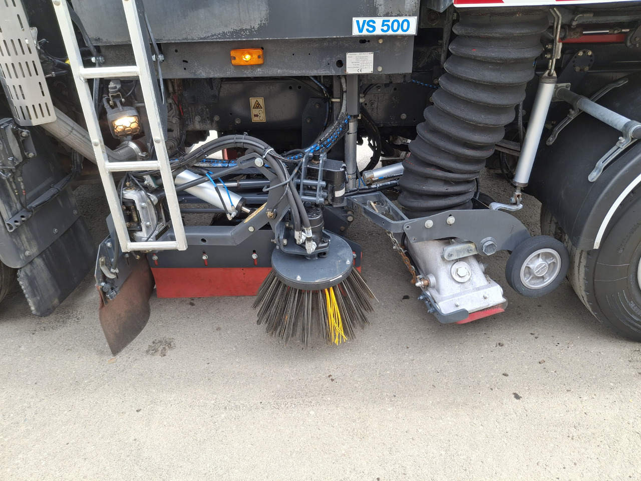 RENAULT Midlum 220 Zamiatarka Johnston VS500 Szczotki L/R Obie Strony Napęd Hydrostatyczny 2012r on lease RENAULT Midlum 220 Zamiatarka Johnston VS500 Szczotki L/R Obie Strony Napęd Hydrostatyczny 2012r: picture 17 RENAULT Midlum 220 Zamiatarka Johnston VS500 Szczotki L/R Obie Strony Napęd Hydrostatyczny 2012r on lease RENAULT Midlum 220 Zamiatarka Johnston VS500 Szczotki L/R Obie Strony Napęd Hydrostatyczny 2012r: picture 17