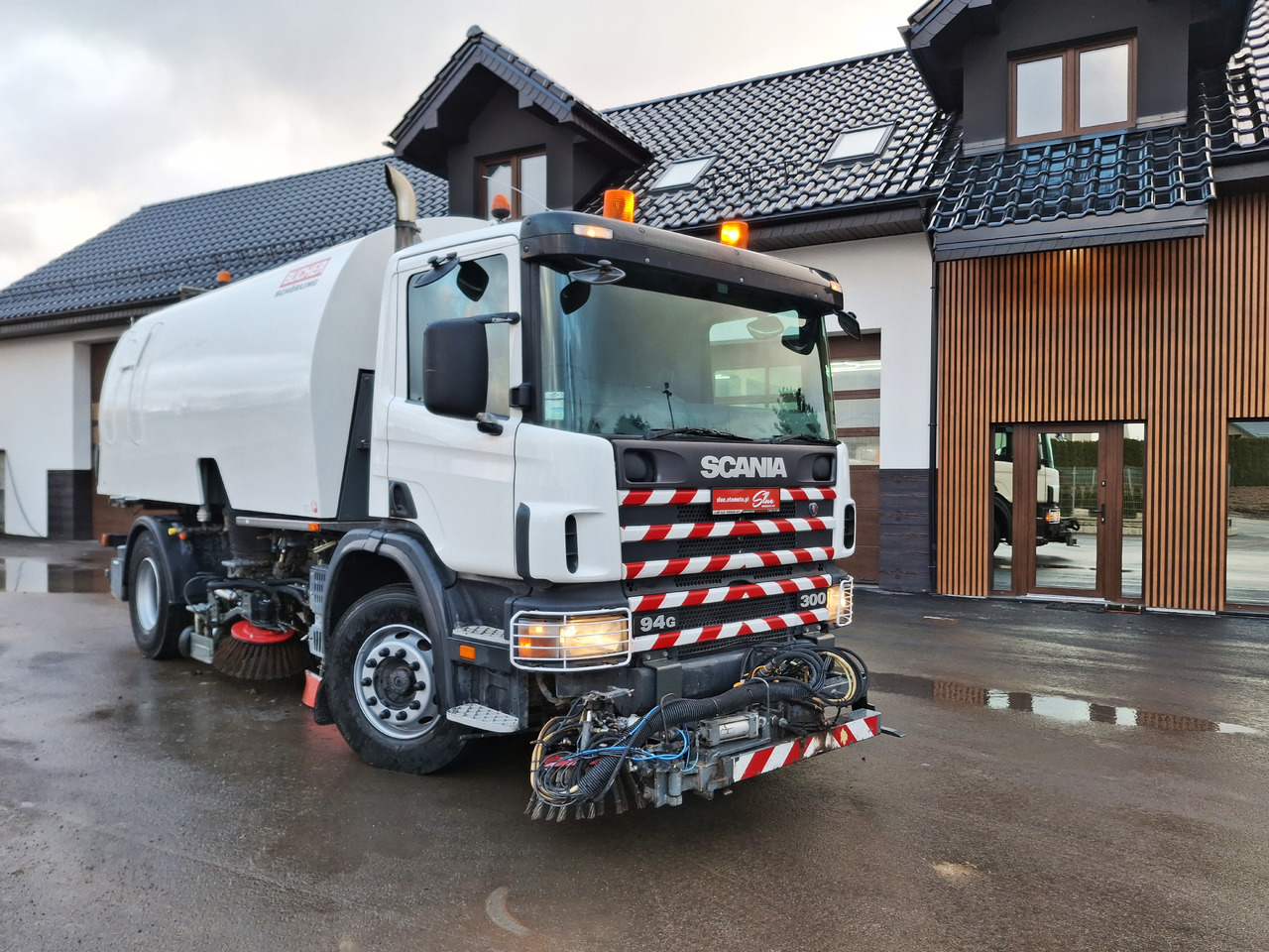 SCANIA 94G Zamiatarka Kehrmaschine BUCHER L/R Frontbürste 2 Motoren Odchwaszczarka Przednia Szczotka - Road sweeper: picture 1 SCANIA 94G Zamiatarka Kehrmaschine BUCHER L/R Frontbürste 2 Motoren Odchwaszczarka Przednia Szczotka - Road sweeper: picture 1