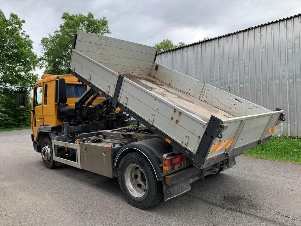 Volvo FL615 + HIAB 027-2 - Tipper: picture 2 Volvo FL615 + HIAB 027-2 - Tipper: picture 2