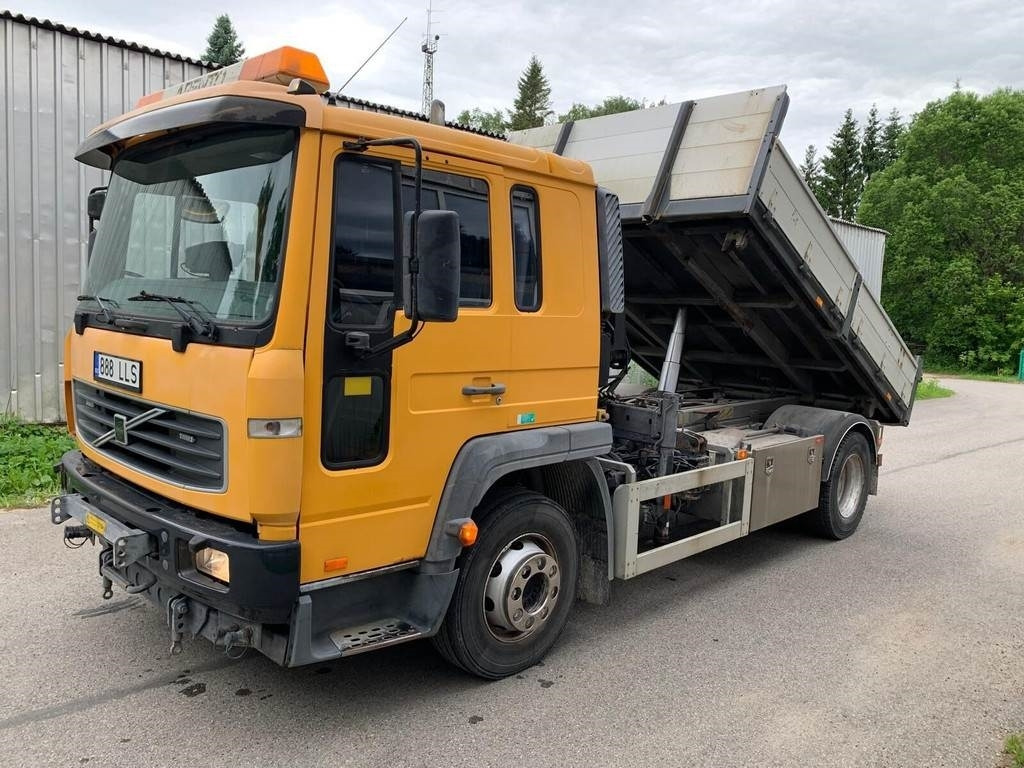 Volvo FL615 + HIAB 027-2 - Tipper: picture 1 Volvo FL615 + HIAB 027-2 - Tipper: picture 1