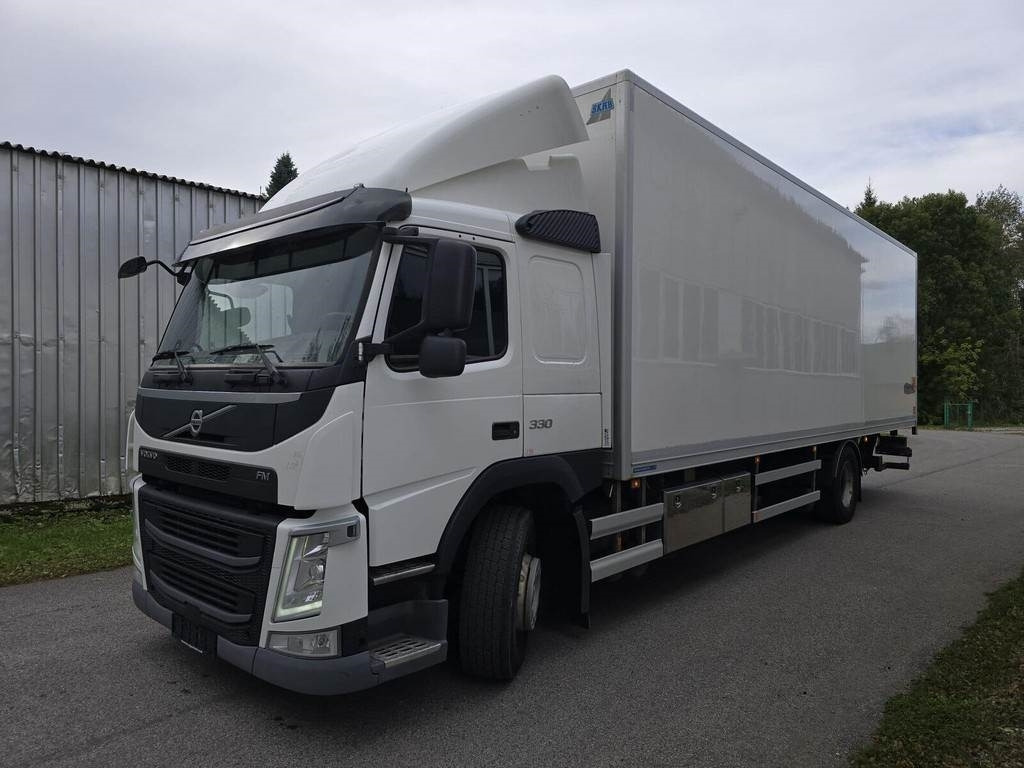 Volvo FM330 4X2 - Box truck: picture 1 Volvo FM330 4X2 - Box truck: picture 1