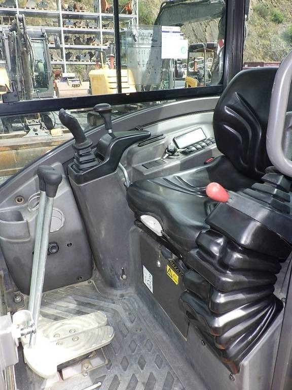 Mini excavator Volvo EC 20 D: picture 8