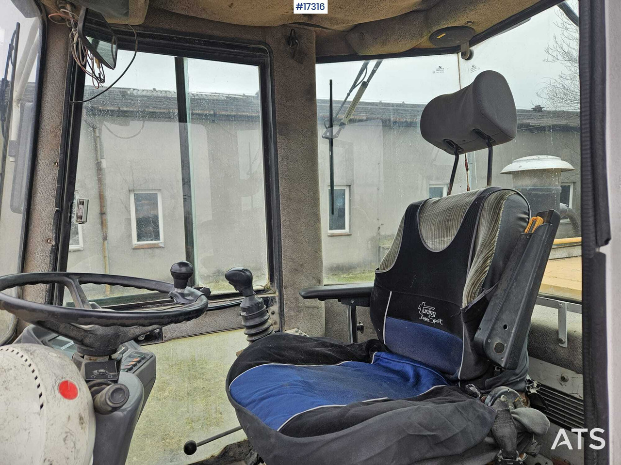 Wheel loader LIEBHERR L551 wheel loader (1995): picture 10