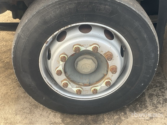 2002 Volvo FM280 4x2 Sleeper Flatbed Truck - Dropside/ Flatbed truck: picture 5 2002 Volvo FM280 4x2 Sleeper Flatbed Truck - Dropside/ Flatbed truck: picture 5