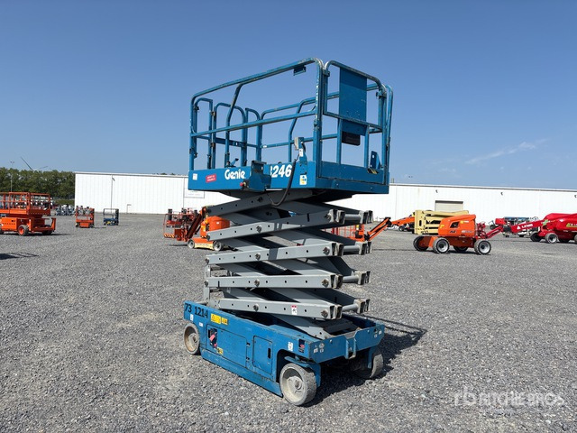 2007 Genie GS-3246 Electric Scissor Lift - Scissor lift: picture 3 2007 Genie GS-3246 Electric Scissor Lift - Scissor lift: picture 3