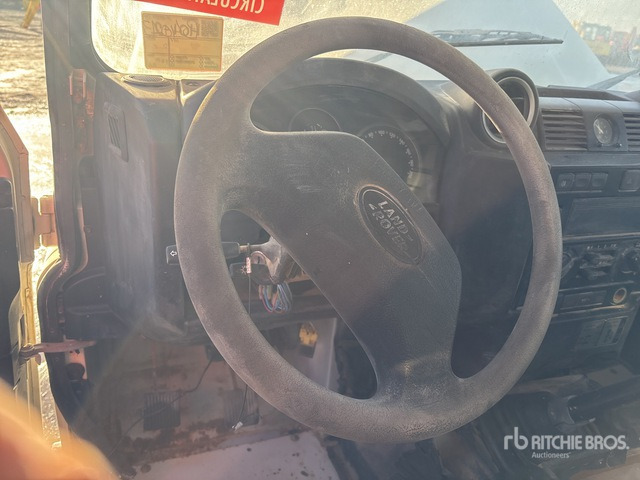 2010 Land Rover Defender 4x4 (Inoperable) Pickup - Pickup truck: picture 5 2010 Land Rover Defender 4x4 (Inoperable) Pickup - Pickup truck: picture 5