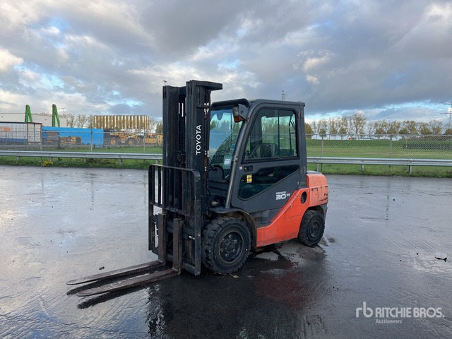 2011 Toyota 52-8FDF30 Forklift - Diesel forklift: picture 1 2011 Toyota 52-8FDF30 Forklift - Diesel forklift: picture 1