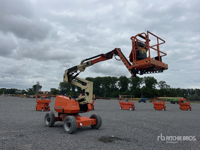 2015 JLG 340AJ 4WD Diesel Articulating Boom Lift - Articulated boom: picture 3 2015 JLG 340AJ 4WD Diesel Articulating Boom Lift - Articulated boom: picture 3