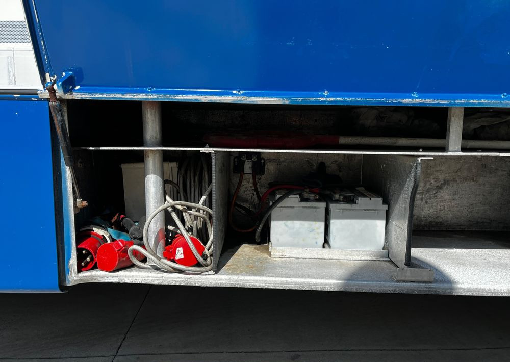 Livestock semi-trailer Pezzaioli HMK Industri // Do przewozu zwierząt // 2004 Rok // 3 Pokłady // Waga // Osi skrętne // Oznonacja //: picture 15