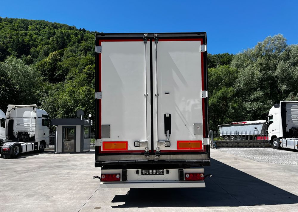 Schmitz Cargobull Chłodnia // Thermo King // Standard // Kosz Paletowy // SAF // - Refrigerator semi-trailer: picture 5 Schmitz Cargobull Chłodnia // Thermo King // Standard // Kosz Paletowy // SAF // - Refrigerator semi-trailer: picture 5