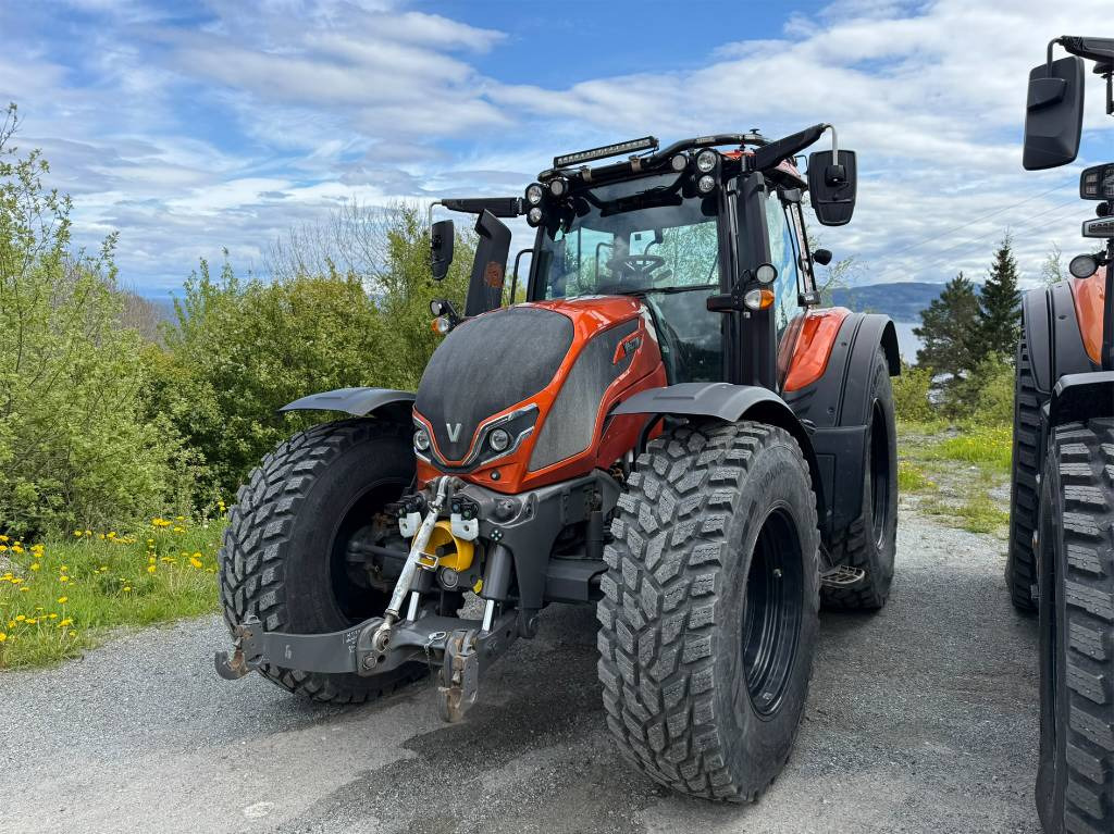 Valtra N175 V inkl. Noremat armklipper kantslåttløsning - Farm tractor: picture 2 Valtra N175 V inkl. Noremat armklipper kantslåttløsning - Farm tractor: picture 2