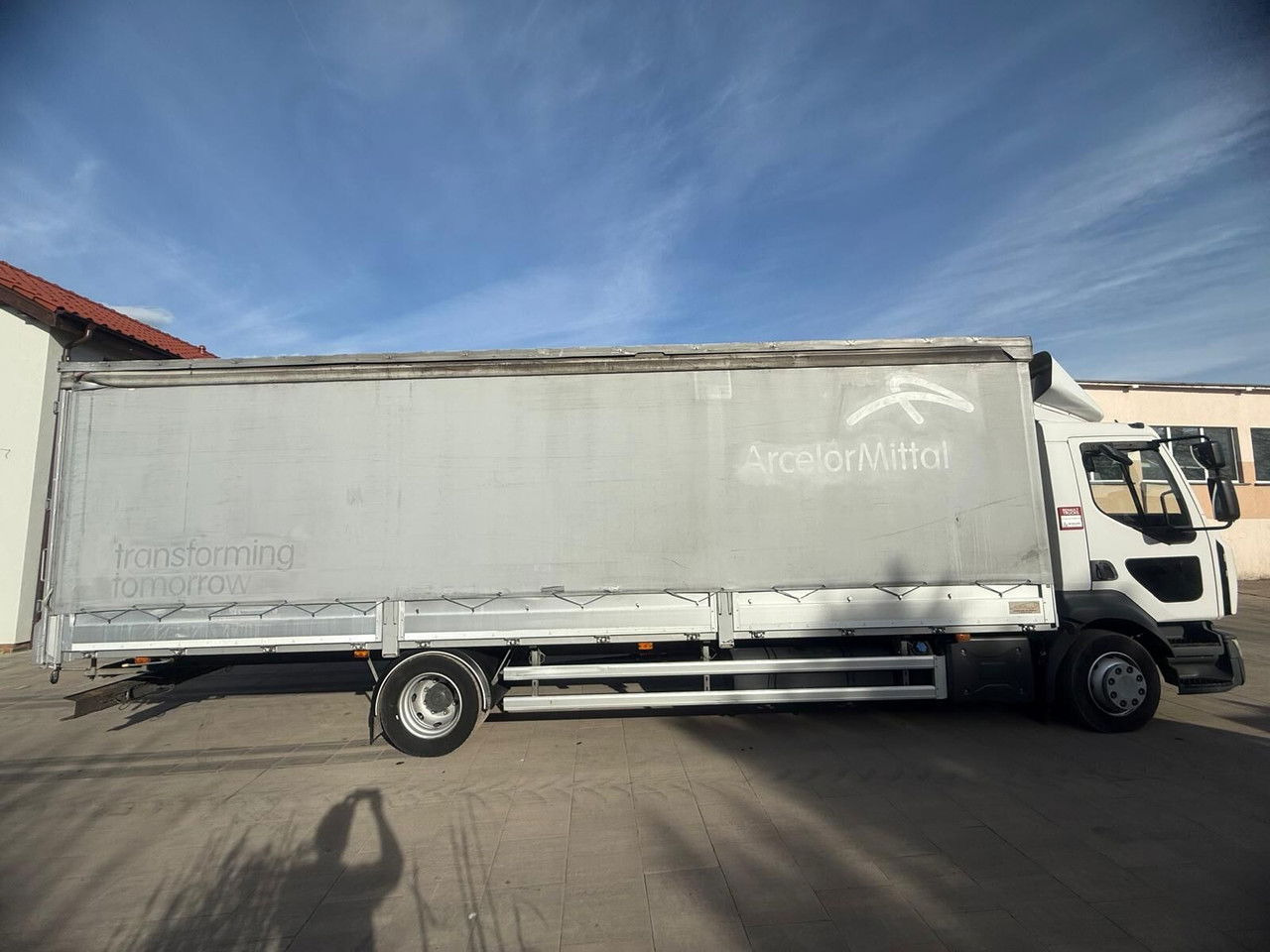 Renault D12 - Curtainsider truck: picture 4 Renault D12 - Curtainsider truck: picture 4