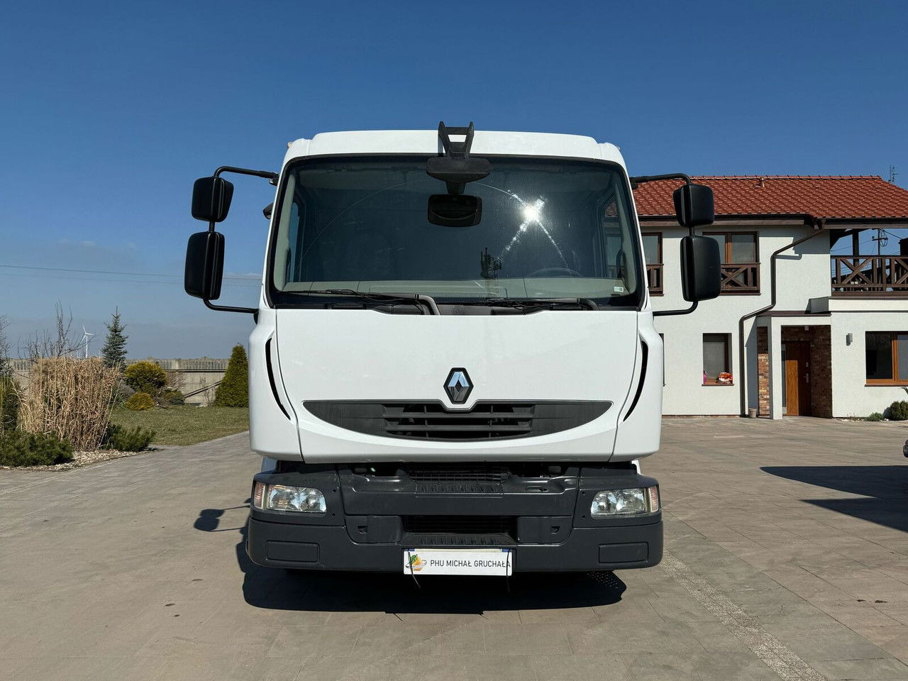 Renault Midlum 220 - Cab chassis truck: picture 2 Renault Midlum 220 - Cab chassis truck: picture 2