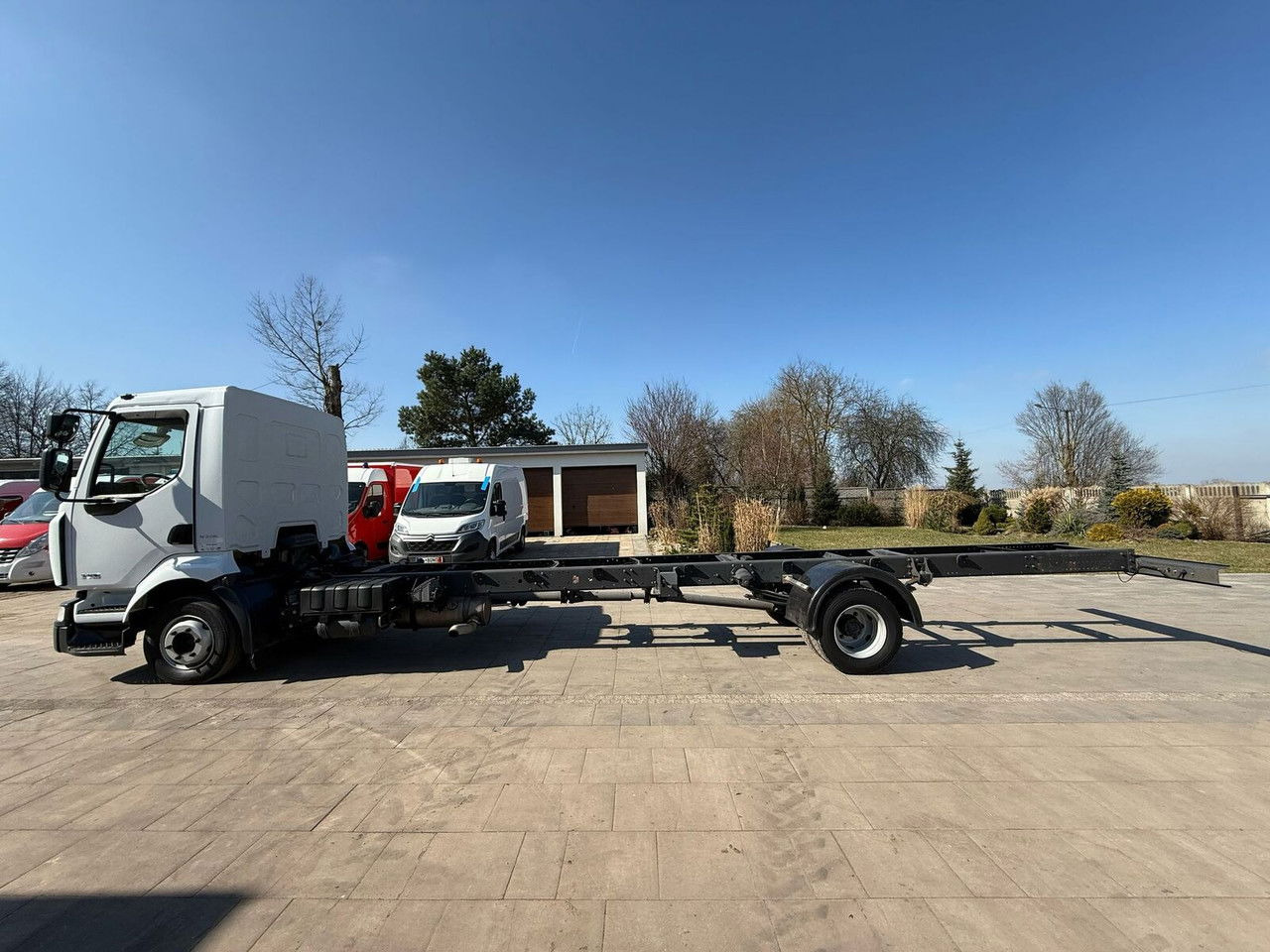 Renault Midlum 220 - Cab chassis truck: picture 5 Renault Midlum 220 - Cab chassis truck: picture 5