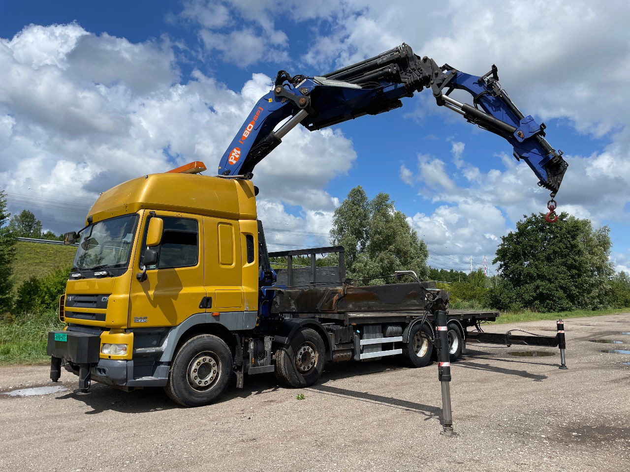 DAF CF 85.410 PM 80 crane laadkraan met jib en frontstempels - Crane truck: picture 1 DAF CF 85.410 PM 80 crane laadkraan met jib en frontstempels - Crane truck: picture 1