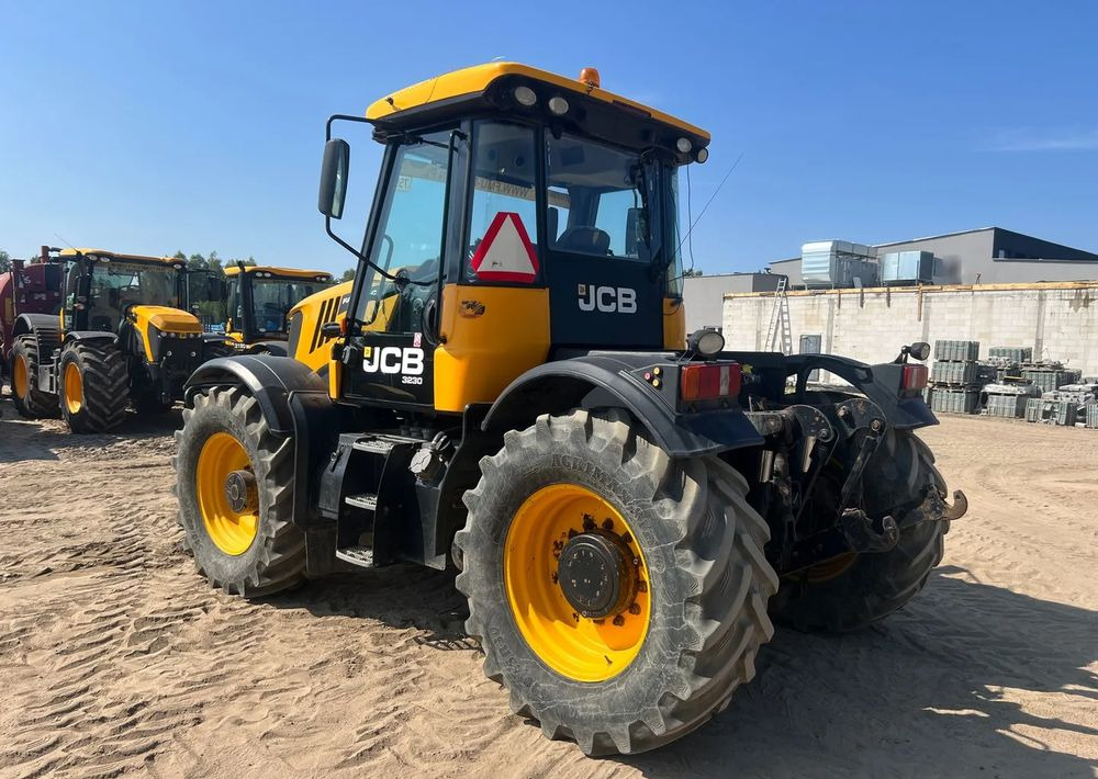 JCB FASTRAC 3230 XTRA - Farm tractor: picture 3 JCB FASTRAC 3230 XTRA - Farm tractor: picture 3