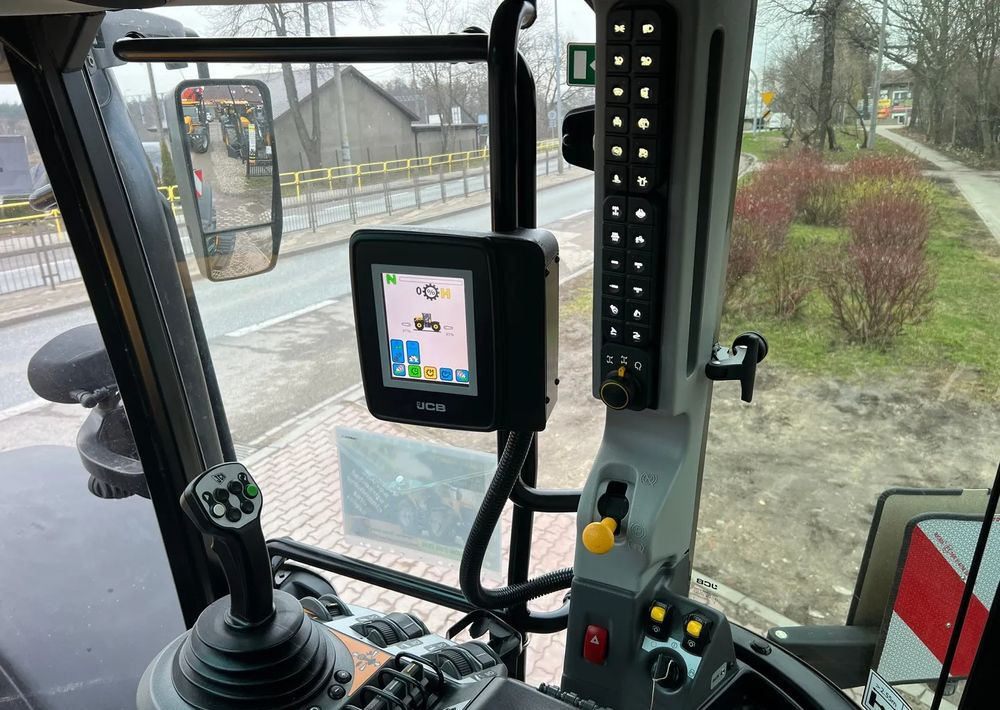 JCB FASTRAC 4220 | 220 KM | 2020 ROK | MAŁO GODZIN | BARDZO DOBRY STAN - Farm tractor: picture 4 JCB FASTRAC 4220 | 220 KM | 2020 ROK | MAŁO GODZIN | BARDZO DOBRY STAN - Farm tractor: picture 4