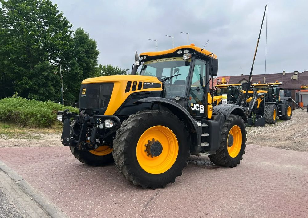 JCB Fastrac 3230 Xtra - Farm tractor: picture 1 JCB Fastrac 3230 Xtra - Farm tractor: picture 1
