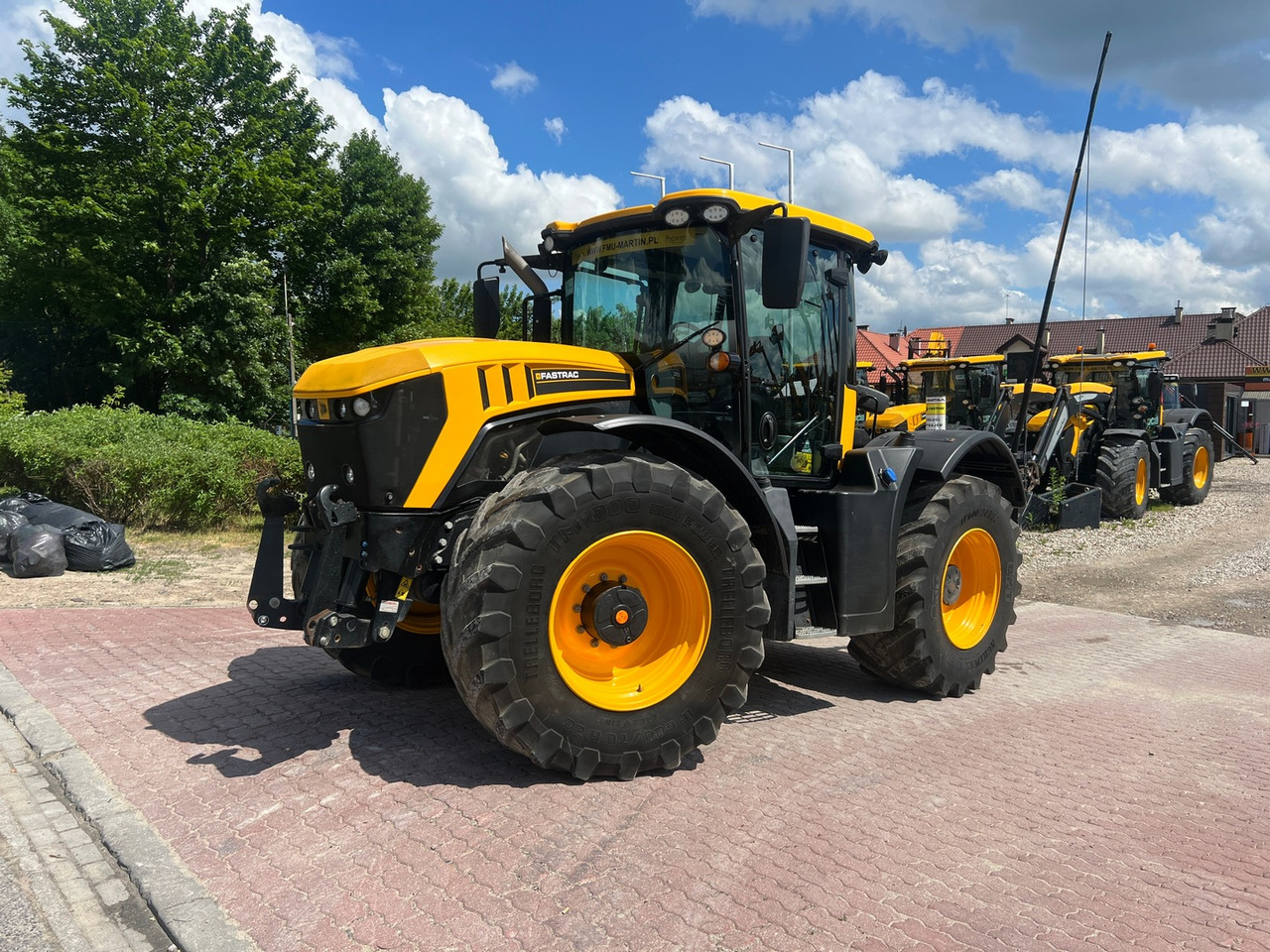 JCB Fastrac 4220 - Farm tractor: picture 1 JCB Fastrac 4220 - Farm tractor: picture 1
