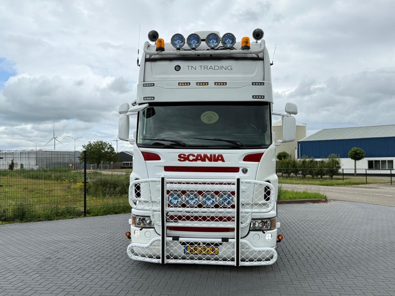 Scania R 560 SHOW TRUCK, RETARDER, LEATHER, I-PARK, TOP. - Tractor unit: picture 2 Scania R 560 SHOW TRUCK, RETARDER, LEATHER, I-PARK, TOP. - Tractor unit: picture 2