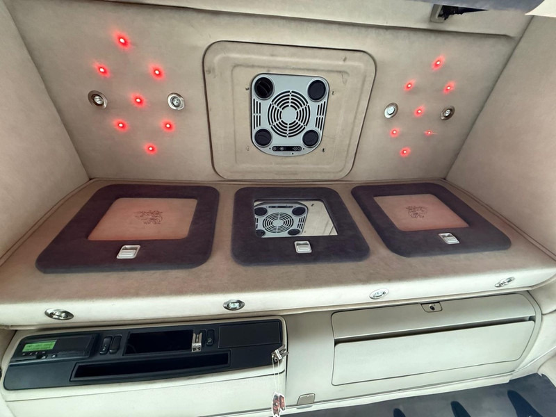 Tractor unit Scania R 560 SHOW TRUCK, RETARDER, LEATHER, I-PARK, TOP.: picture 17