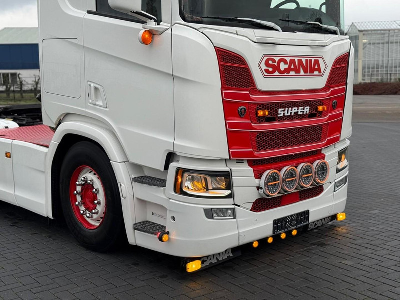 Scania R500 NGS SHOWTRUCK, 2.95WB, HYDRAULIEK, VOLLUCHT, OLD SCHOOL. - Tractor unit: picture 2 Scania R500 NGS SHOWTRUCK, 2.95WB, HYDRAULIEK, VOLLUCHT, OLD SCHOOL. - Tractor unit: picture 2