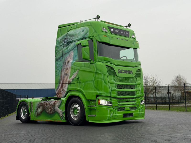 Scania S520 V8 NGS SHOWTRUCK, VOLLUCHT, SMART2 TACHO, PARK COOL, RETARDER, TOPSTAAT. - Tractor unit: picture 1 Scania S520 V8 NGS SHOWTRUCK, VOLLUCHT, SMART2 TACHO, PARK COOL, RETARDER, TOPSTAAT. - Tractor unit: picture 1