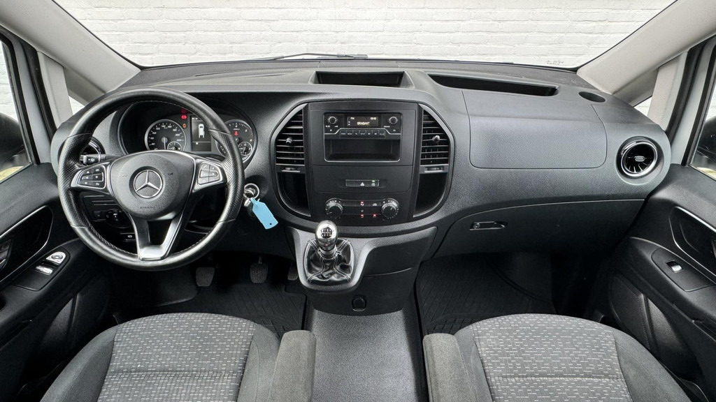Interior photo 2: Combi van Mercedes-Benz Vito-110 Dubbele Cabine Facelift Comfort Leder stuurwiel Airco Radio+media