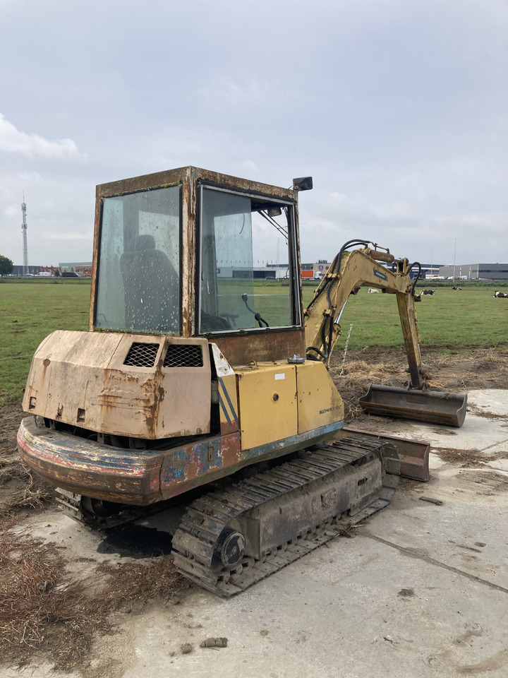 KOMATSU PC30-5 - Mini excavator: picture 2 KOMATSU PC30-5 - Mini excavator: picture 2
