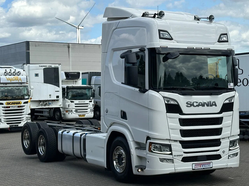 Scania R660 V8 6x4 Chassis with Lift-Axle / Retarder / 445 Tkm / Wb 4.75 / Full Air! - Cab chassis truck: picture 2 Scania R660 V8 6x4 Chassis with Lift-Axle / Retarder / 445 Tkm / Wb 4.75 / Full Air! - Cab chassis truck: picture 2