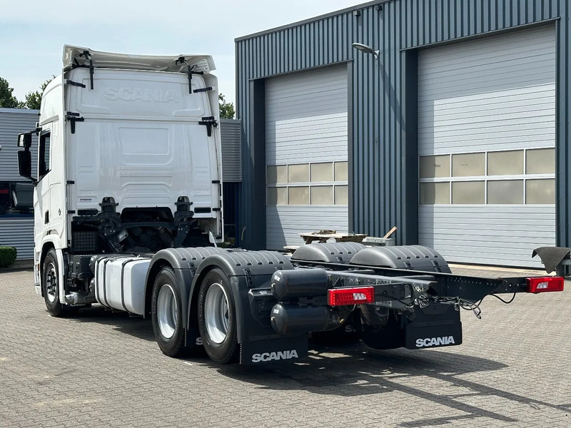 Scania R660 V8 6x4 Chassis with Lift-Axle / Retarder / Wb 4.75 / Full Air / 2 Tank - Cab chassis truck: picture 4 Scania R660 V8 6x4 Chassis with Lift-Axle / Retarder / Wb 4.75 / Full Air / 2 Tank - Cab chassis truck: picture 4