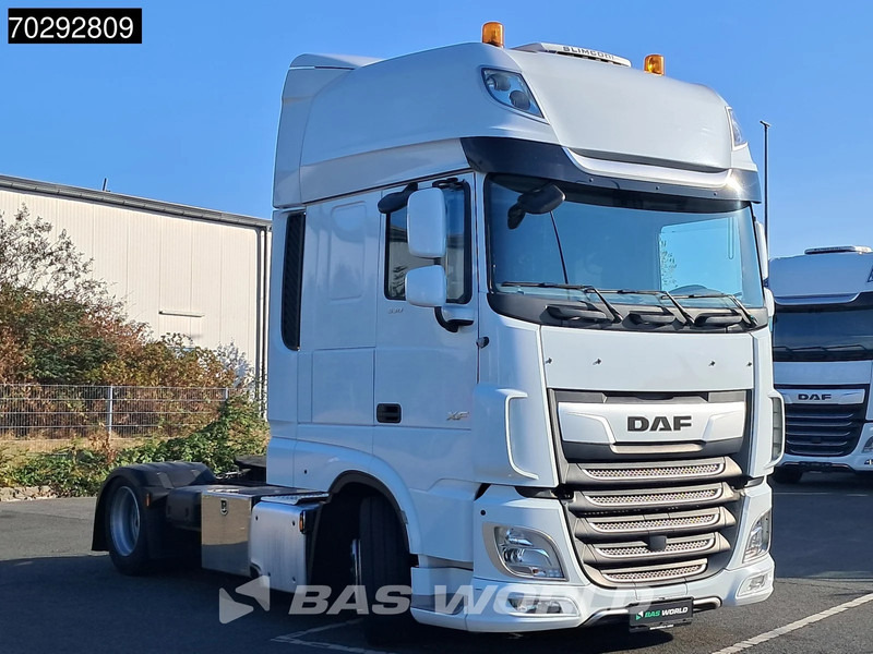 DAF XF 530 4X2 Mega SSC Hebesattel Retarder 2xTanks ACC Standklima Euro 6 - Tractor unit: picture 3 DAF XF 530 4X2 Mega SSC Hebesattel Retarder 2xTanks ACC Standklima Euro 6 - Tractor unit: picture 3