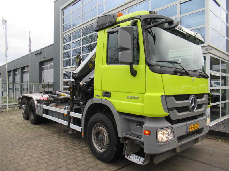 Mercedes-Benz ACTROS 2532 6x2 Palift T20 + Palfinger PK18002-EH Haak - Kraan - Hook lift truck, Crane truck: picture 3 Mercedes-Benz ACTROS 2532 6x2 Palift T20 + Palfinger PK18002-EH Haak - Kraan - Hook lift truck, Crane truck: picture 3