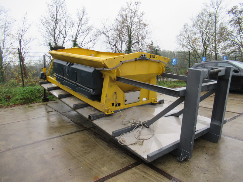 NIDO STRATOS B40-42 PALN Rotopower 4m3 + 2.200L Salzstreuer Saltspreader Zoutstrooier - Sand/ Salt spreader: picture 4 NIDO STRATOS B40-42 PALN Rotopower 4m3 + 2.200L Salzstreuer Saltspreader Zoutstrooier - Sand/ Salt spreader: picture 4