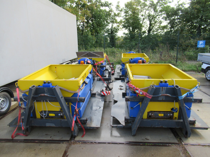 Schmidt Stratos B08L-27 PCLN-350 0,8M3 + 350L ROTO-power Hook Haak Salzstreuer Saltspreader - Van: picture 3 Schmidt Stratos B08L-27 PCLN-350 0,8M3 + 350L ROTO-power Hook Haak Salzstreuer Saltspreader - Van: picture 3