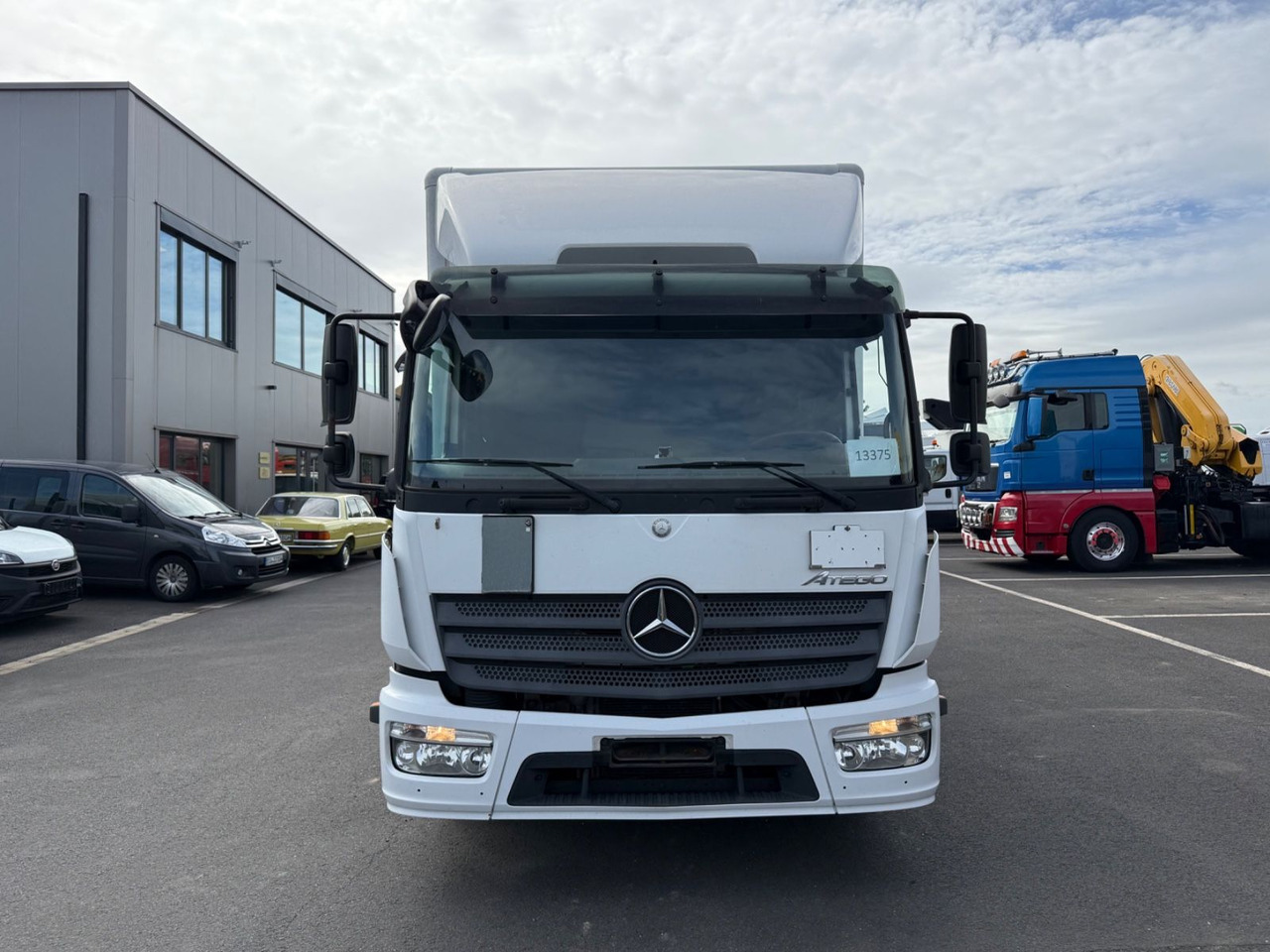 Mercedes-Benz Atego 3 4x2 821 4x2 LBW / Ahk. / Palfinger / 6m - Box van: picture 2 Mercedes-Benz Atego 3 4x2 821 4x2 LBW / Ahk. / Palfinger / 6m - Box van: picture 2