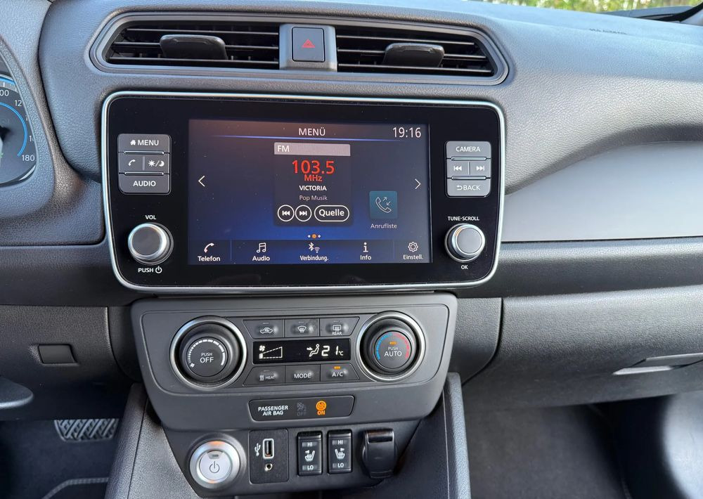 Car Nissan Leaf 40kWh Acenta: picture 12
