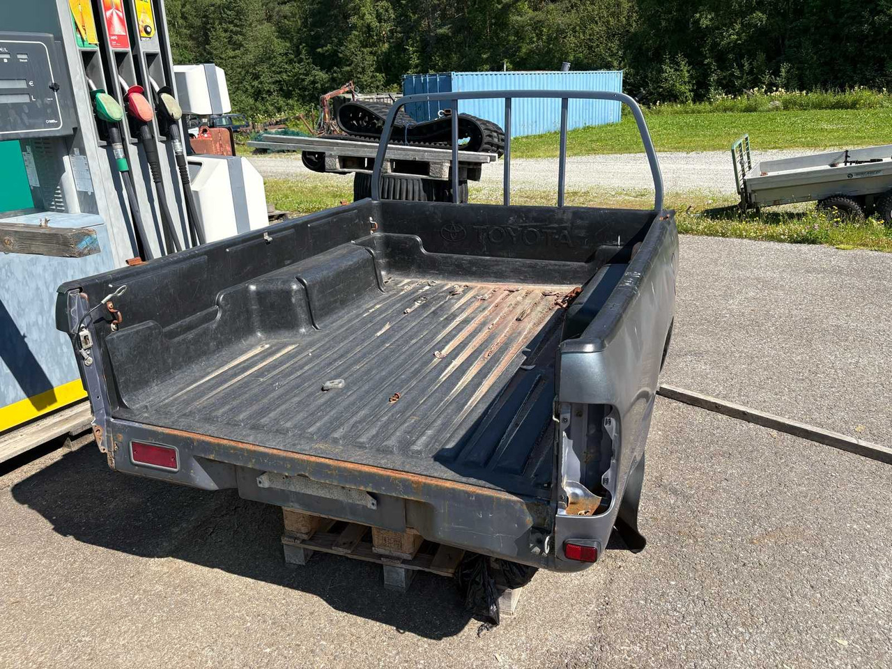 Hilux 170 platform - Flatbed body: picture 1 Hilux 170 platform - Flatbed body: picture 1