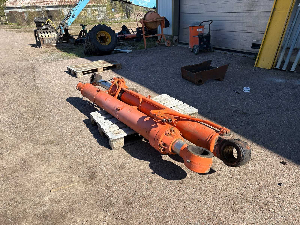 Hitachi ZX650 LHC Boom Cylinders 2 pcs - Hydraulic cylinder: picture 3 Hitachi ZX650 LHC Boom Cylinders 2 pcs - Hydraulic cylinder: picture 3