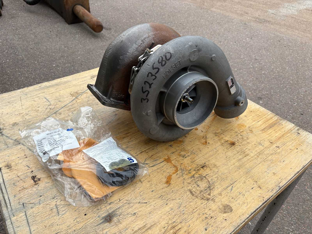 Industrial Turbo Holset HX80/HC5A - Turbo for Industrial equipment: picture 1 Industrial Turbo Holset HX80/HC5A - Turbo for Industrial equipment: picture 1