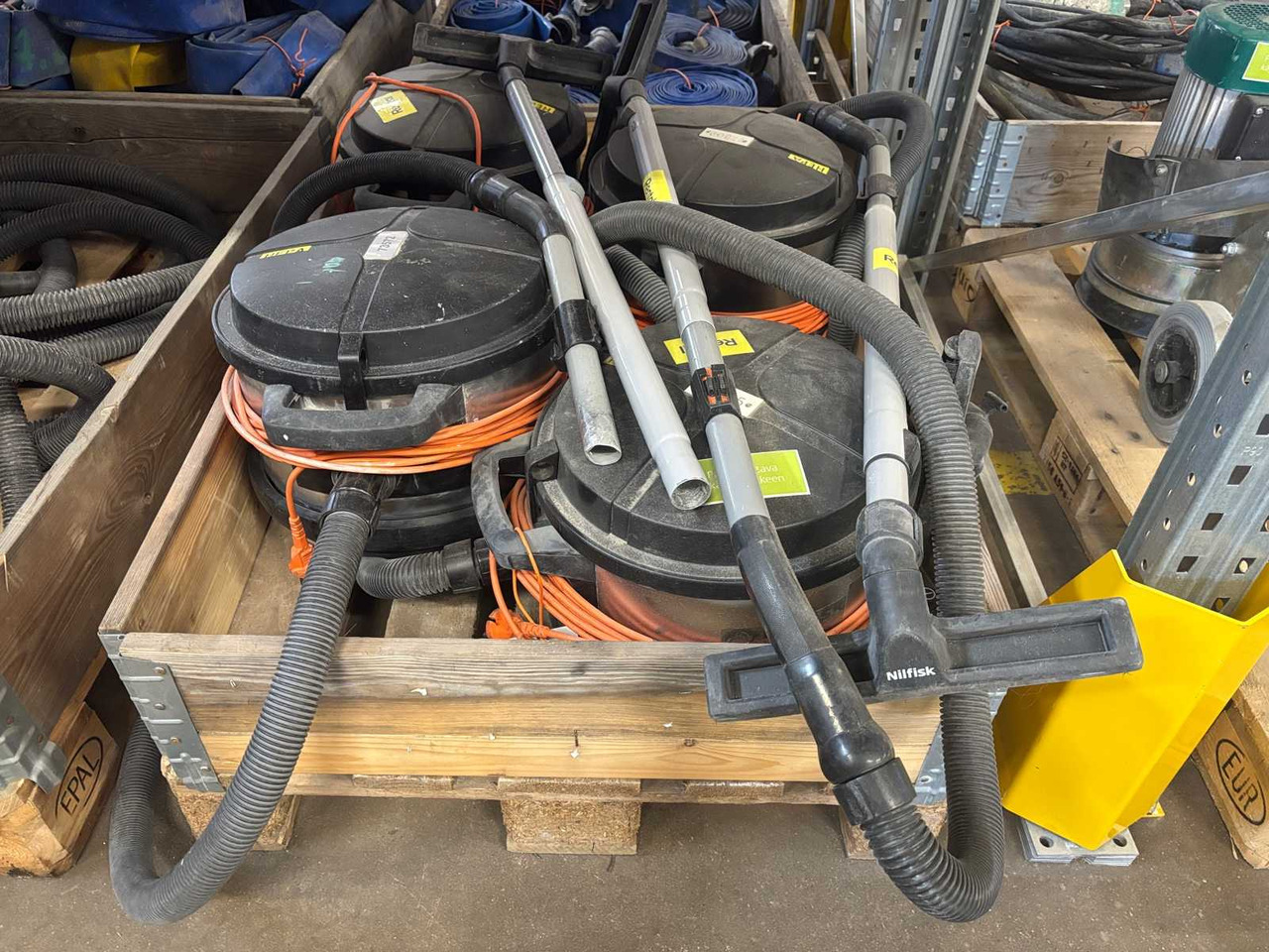 Industrial vacuum cleaner Nilfisk VP930 4 pcs - Industrial vacuum cleaner: picture 1 Industrial vacuum cleaner Nilfisk VP930 4 pcs - Industrial vacuum cleaner: picture 1