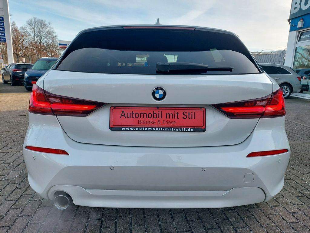 BMW 116 Baureihe 1 Lim. 116 i Aut.Advantage Navi LED - Car: picture 5 BMW 116 Baureihe 1 Lim. 116 i Aut.Advantage Navi LED - Car: picture 5
