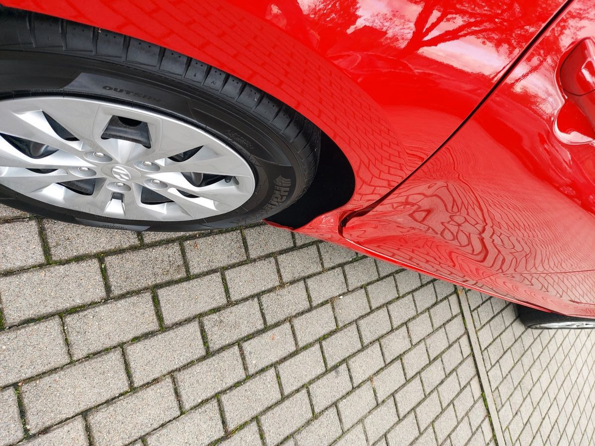 Hyundai i30 cw Pure Klima Spurasssist 8x Räder - Station wagon: picture 3 Hyundai i30 cw Pure Klima Spurasssist 8x Räder - Station wagon: picture 3