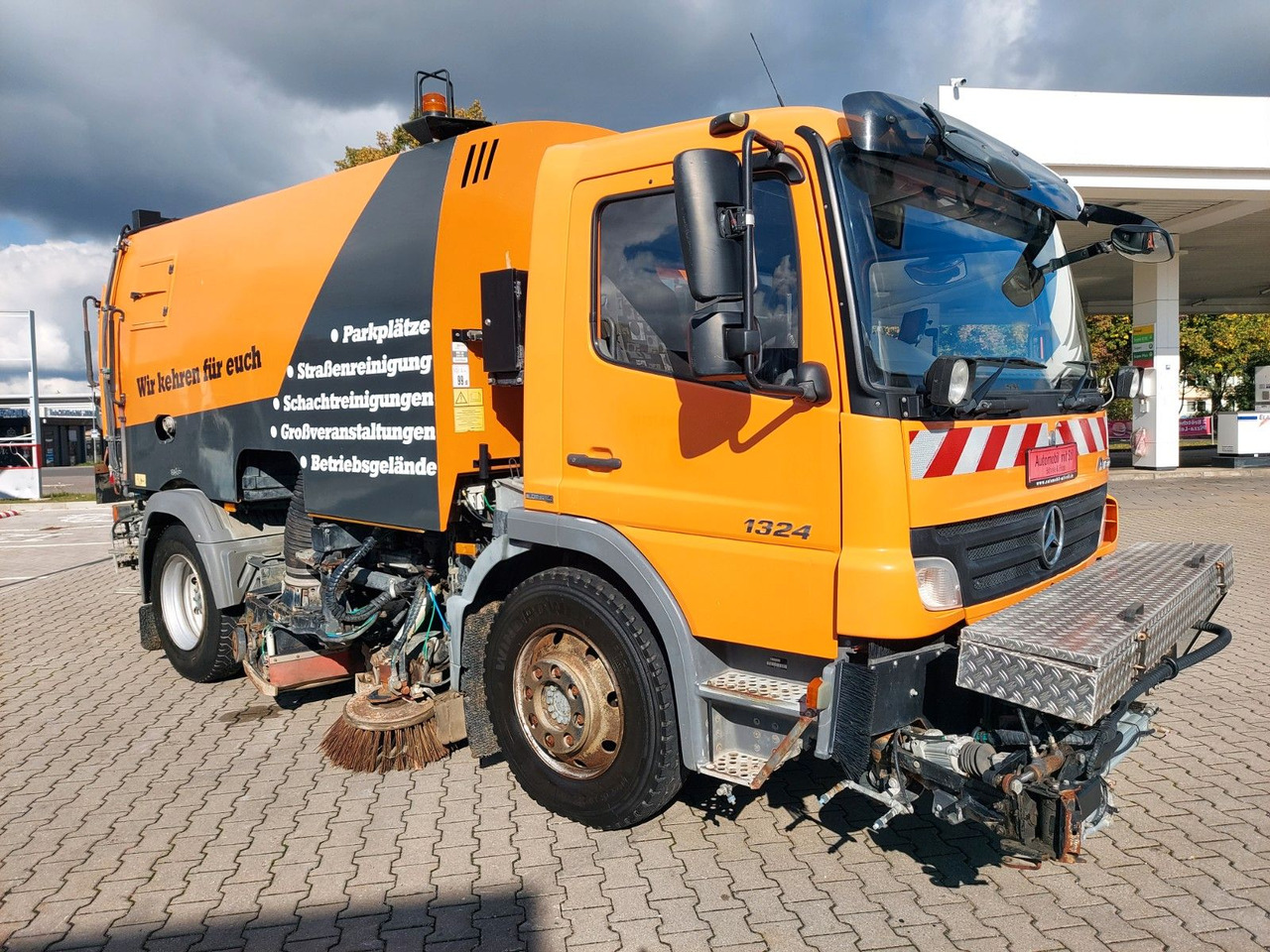 Mercedes-Benz Atego 2 6-Zyl. 4x2 1324 Schmidt SK 600 Klima - Road sweeper: picture 4 Mercedes-Benz Atego 2 6-Zyl. 4x2 1324 Schmidt SK 600 Klima - Road sweeper: picture 4
