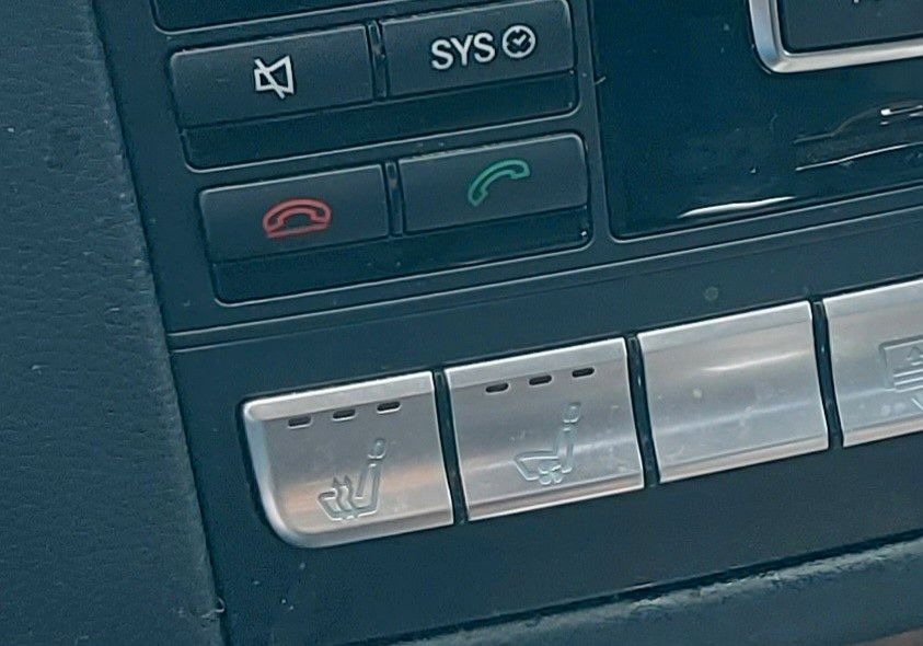 Mercedes-Benz CLS 350 CDI BE Xenon Leder Navi Sitzbelüftung - Sedan: picture 4 Mercedes-Benz CLS 350 CDI BE Xenon Leder Navi Sitzbelüftung - Sedan: picture 4