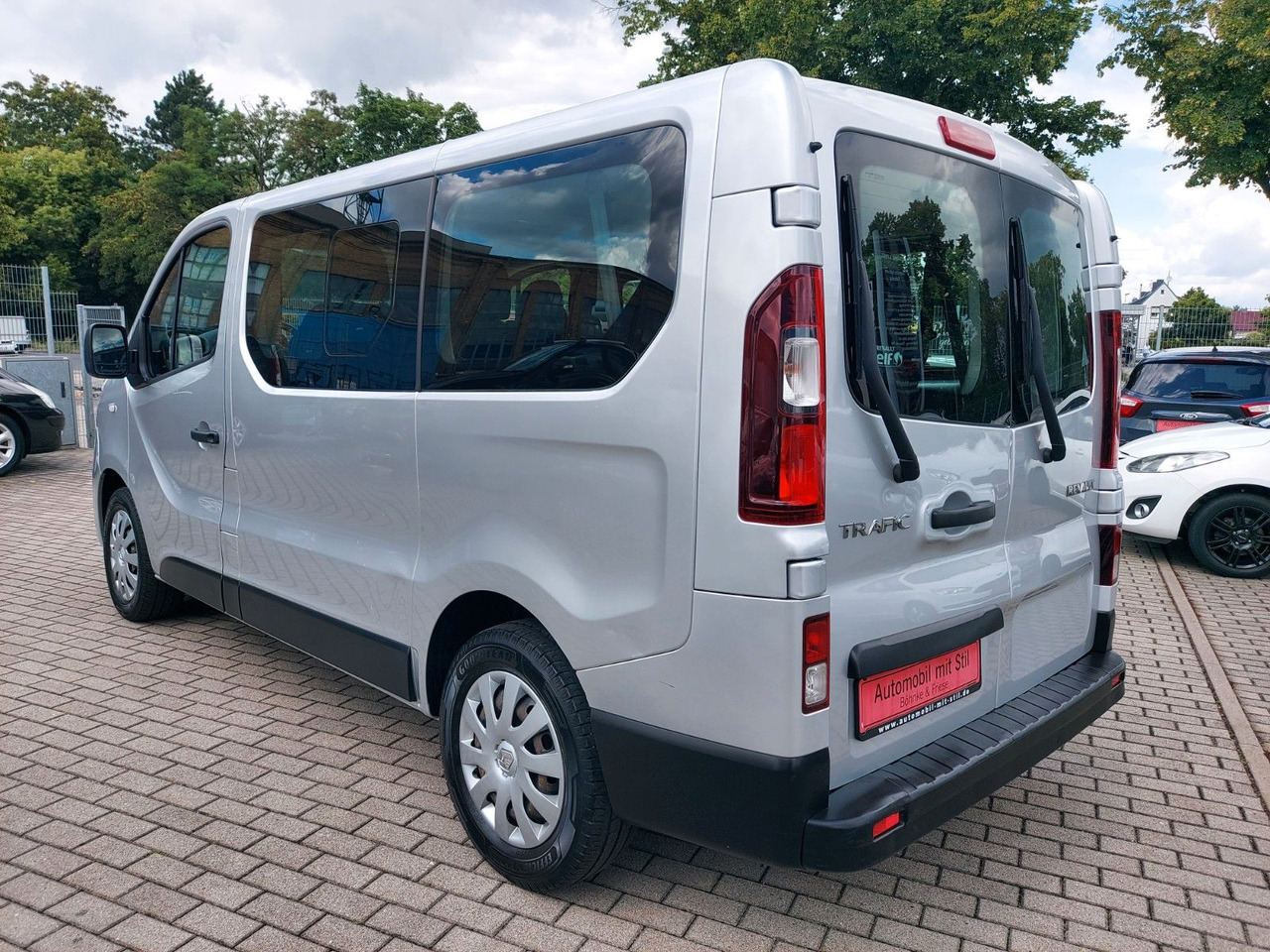Renault Trafic Combi L1H1 2,7t Expression Klima - Passenger van: picture 5 Renault Trafic Combi L1H1 2,7t Expression Klima - Passenger van: picture 5