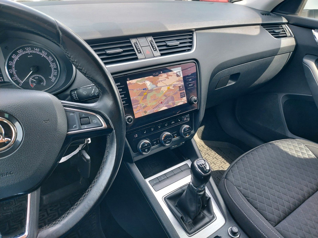 Station wagon Skoda Octavia Combi Drive LED ACC Radar DAB 8xRad AHK: picture 13 Station wagon Skoda Octavia Combi Drive LED ACC Radar DAB 8xRad AHK: picture 13